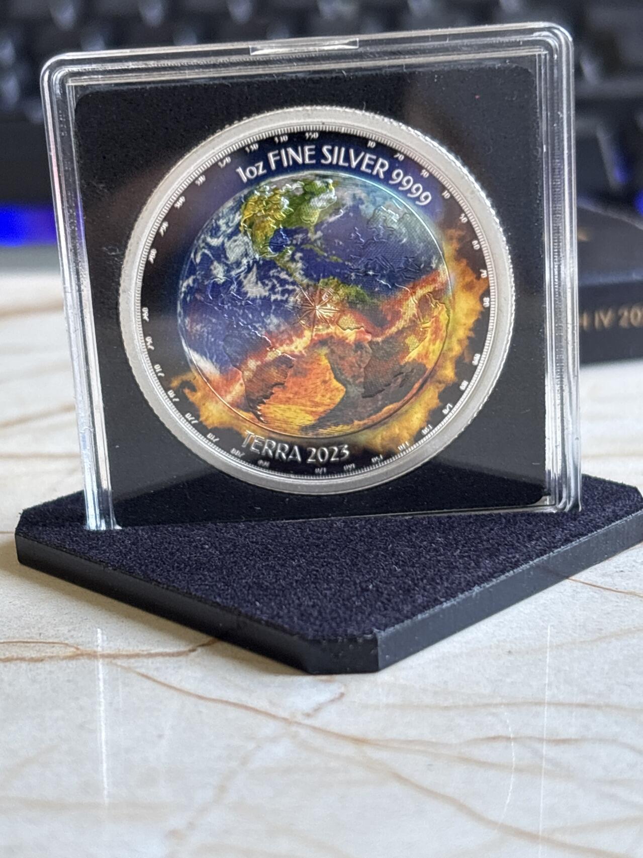 第197期拍卖 纽埃2023年全球变暖燃烧地球系列3彩色1盎司纪念银币，999银，发行100枚银价584