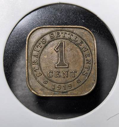 外国优质老铜币纪念币银币专场，周六晚上九点倒数截拍，满百包邮，周日发货,可寄存半年，喜欢朋友微信扫描二维码可直接参拍 - 英属海峡殖民地乔治五世1919 年壹分方形铜币，正面为乔治五世加冕头像，背面标面值。作为英属东南亚殖民货币核心实物，见证英国殖民统治与近代东南亚经济交流，是殖民货币体系的重要实物遗存。