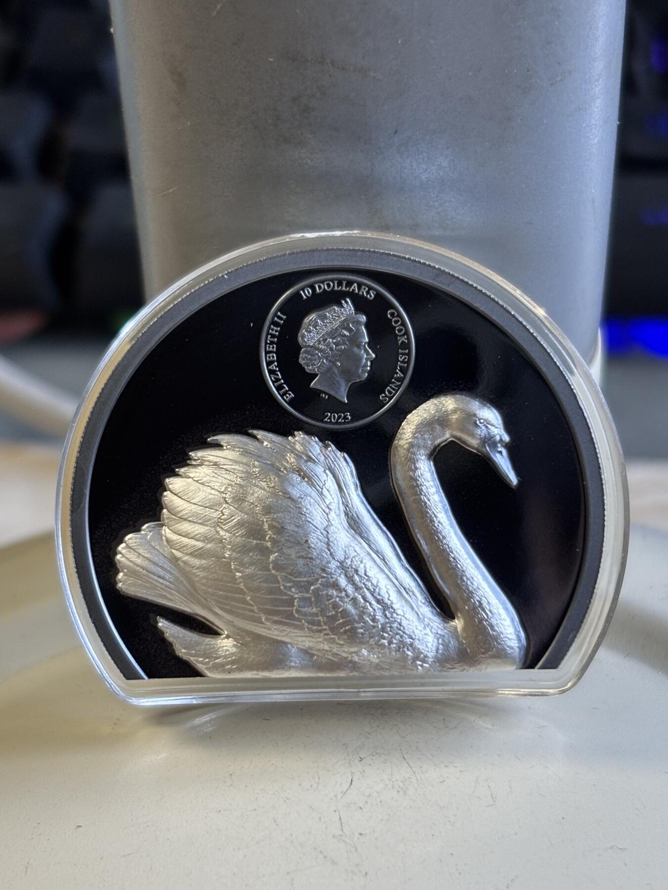 第197期拍卖 库克2023年自然平衡系列黑白天鹅2盎司异形银币，999银，发行2500枚