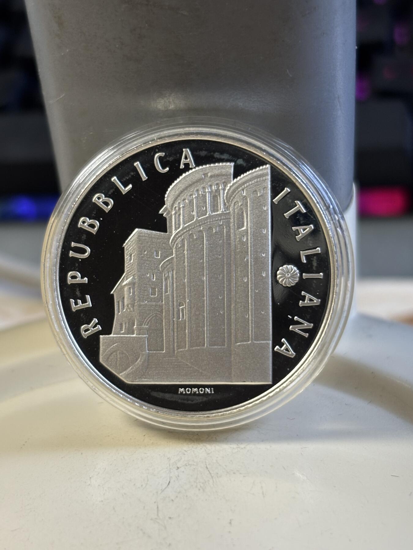 第197期拍卖 意大利2011年艺术意大利系列阿纳尼精制纪念银币，925银，18克，发行7000枚，有氧化