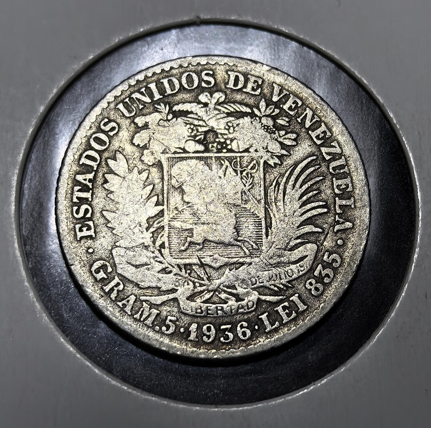 外国优质老铜币纪念币银币专场，周六晚上九点倒数截拍，满百包邮，周日发货,可寄存半年，喜欢朋友微信扫描二维码可直接参拍 委内瑞拉玻利瓦尔 1936年银币，以解放者西蒙・玻利瓦尔为像，835 银质，是委内瑞拉独立后流通银币，见证南美解放运动与委内瑞拉近代货币体系。