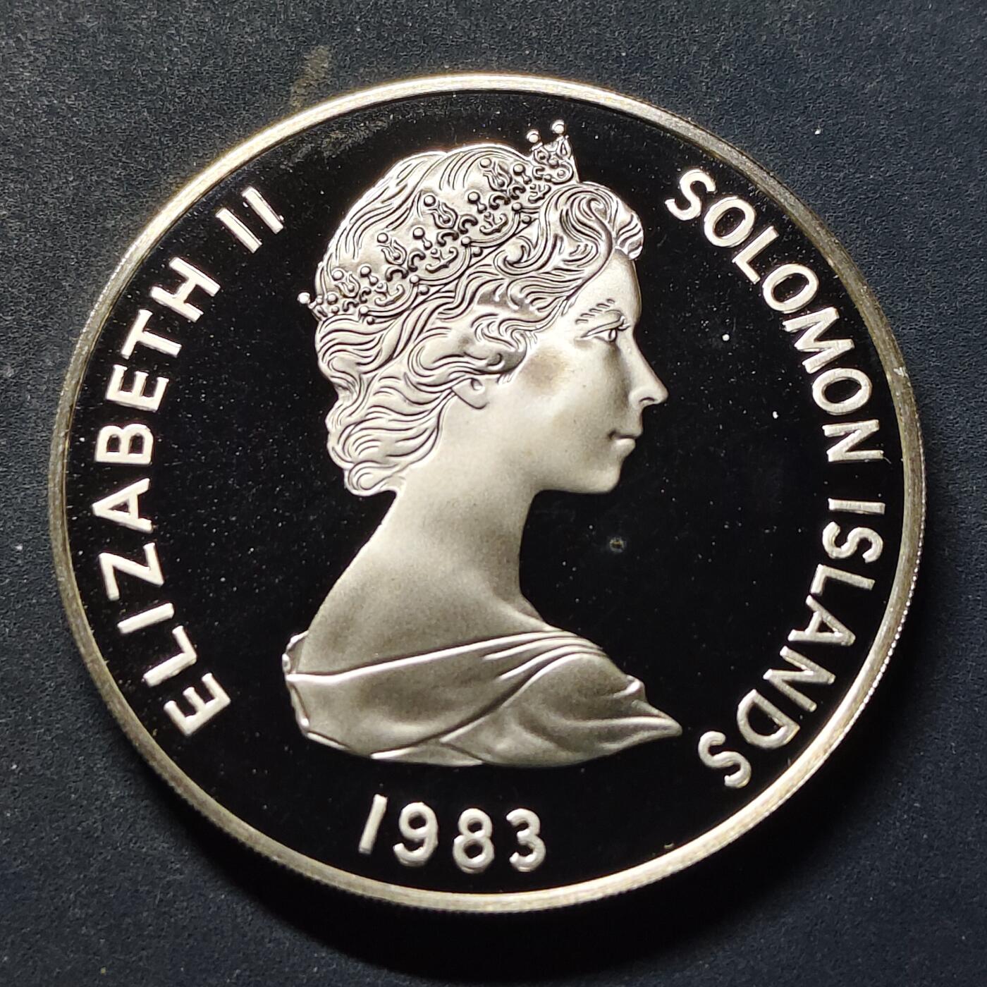 【全场包邮】纯粹捡漏拍519场 【稀少】所罗门群岛1983年5元加冕30周年精制克朗型纪念银币【39.5毫米30.28克50%】-量2944
