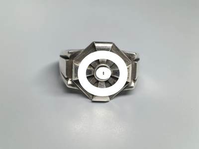 小驴勋章奖章收藏4月11日周六晚六点拍卖（珍爱和平，收藏战争，铭记历史，勿忘国耻，忠党爱国。有偿代拍，送拍规则在简介最后，参拍须阅读规则后再参拍，关系到运费包装发货时效真假辨别等关键信息，拍卖时不再发原图，看大图店主微信码在拍卖店铺介绍里） - 现代工艺品 SS纪念戒指 银质 港码23号