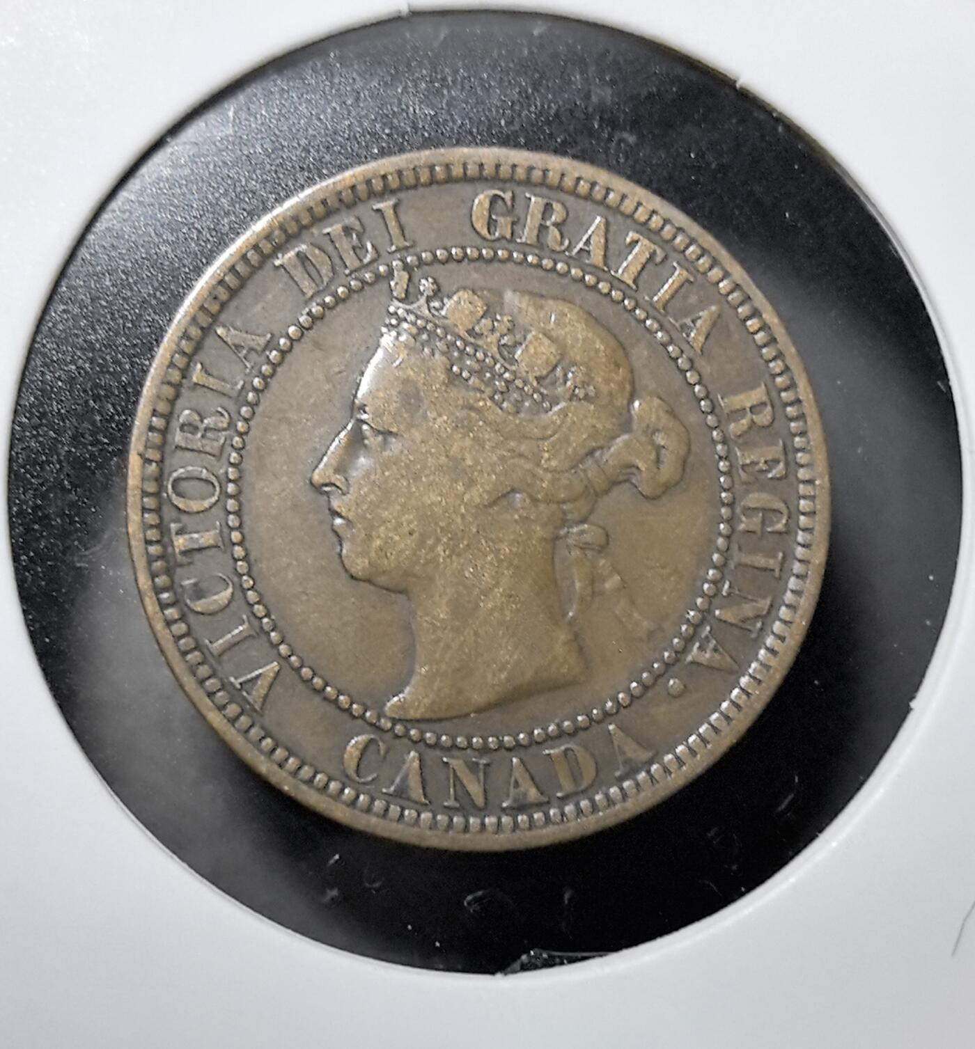 外国优质老铜币纪念币银币专场，周六晚上九点倒数截拍，满百包邮，周日发货,可寄存半年，喜欢朋友微信扫描二维码可直接参拍 加拿大1888年维多利亚女王壹分铜币，发行于在位晚期。正面铭文彰显其统治地位，背面的枫叶纹饰已成为加拿大国家象征的雏形。该币是加拿大自治后建立统一货币体系的重要实物，见证了加拿大从英属殖民地走向独立国家的历程。