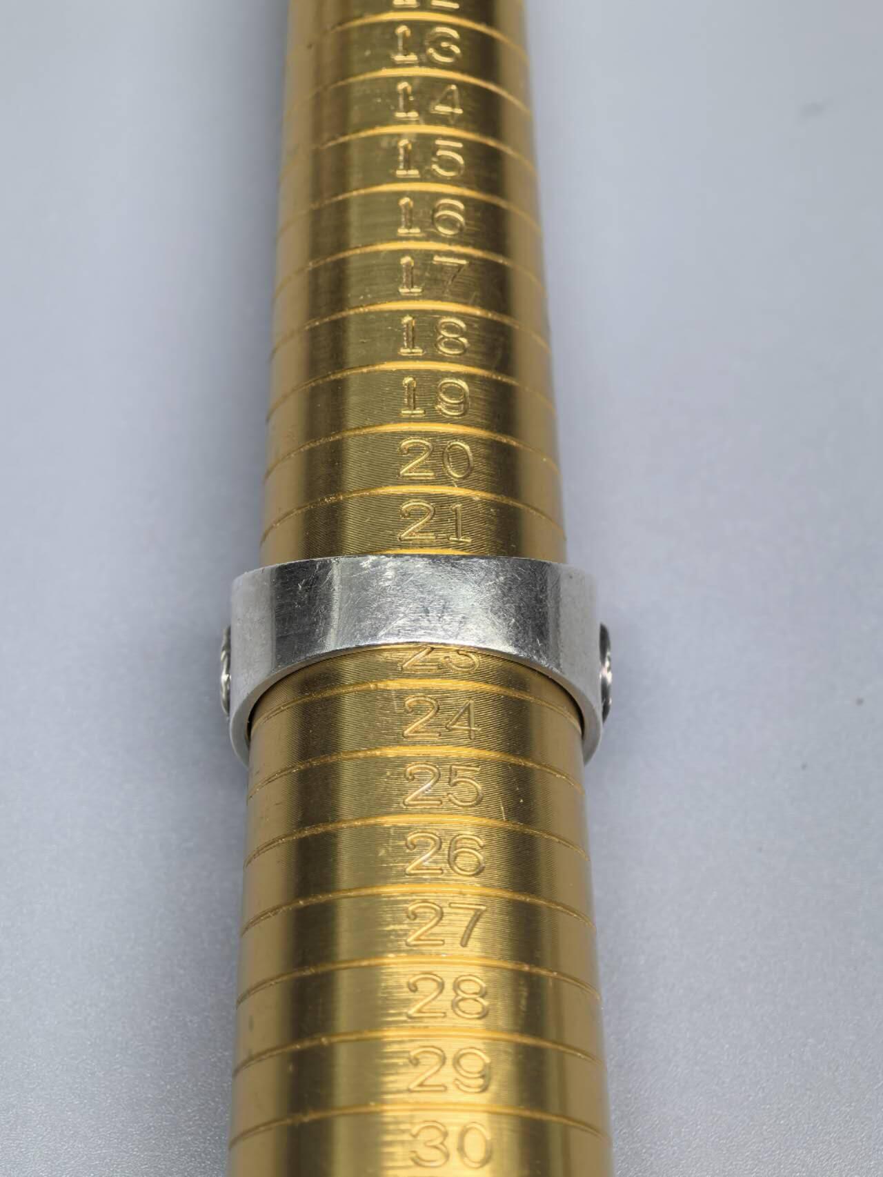 小驴勋章奖章收藏4月11日周六晚六点拍卖（珍爱和平，收藏战争，铭记历史，勿忘国耻，忠党爱国。有偿代拍，送拍规则在简介最后，参拍须阅读规则后再参拍，关系到运费包装发货时效真假辨别等关键信息，拍卖时不再发原图，看大图店主微信码在拍卖店铺介绍里） 现代工艺品 AH纪念戒指 银质珐琅 港码22号