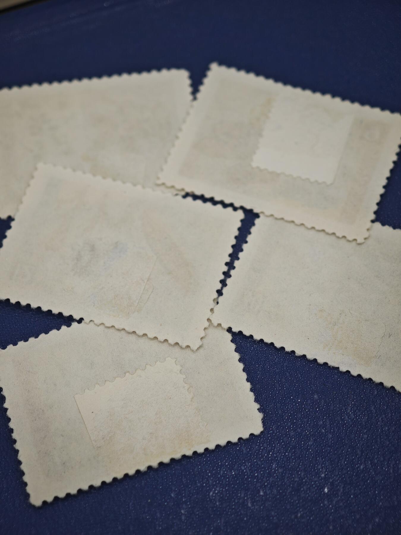 橙子收藏第八期(社会主义国家邮票专场)  越南民主共和国（北越）农业作物系列邮票（5枚）  这是一套北越时期发行的粮食与经济作物主题邮票，通过鲜明的色块对比与写实插画，展现了越南本土重要的农产品，是北越农业宣传与经济建设的代表性作品。