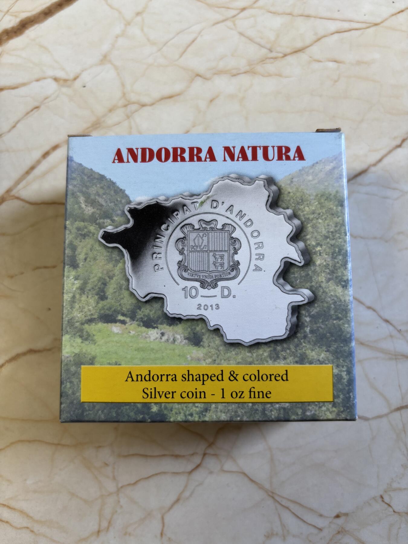 第197期拍卖 安道尔2013年自然宝藏系列红尾松鼠地图彩银币，1盎司999银，发行量3000枚，盒子脱皮，银价584