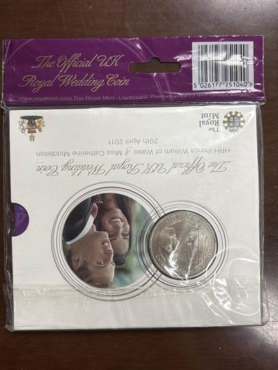 文馨钱币收藏第 299 场，长期接代拍业务 - 原装卡册 英国2011年5镑威廉王子凯特王妃结婚纪念币婚礼克朗