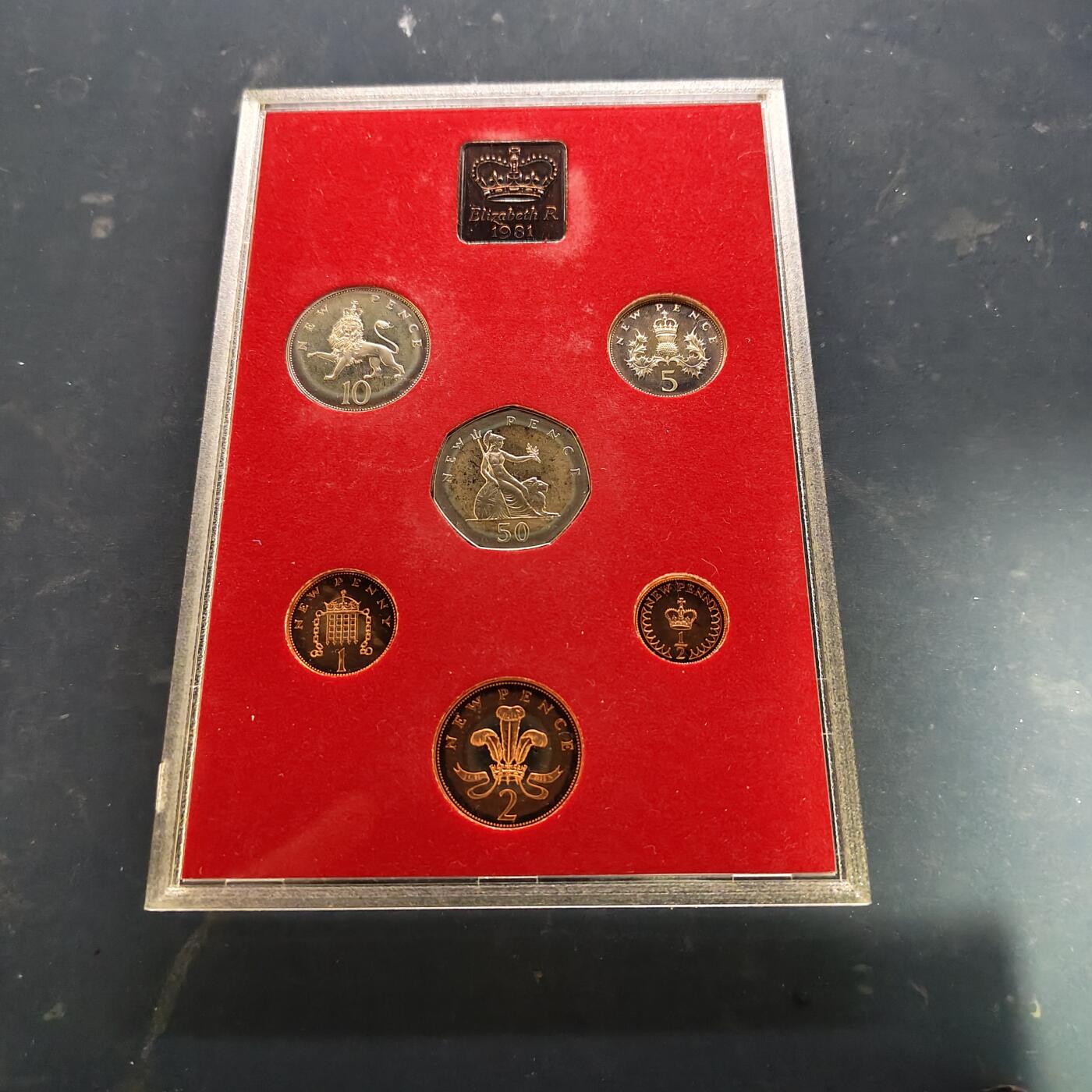 【全场包邮】纯粹捡漏拍521场 英国盒装套币3盒一组-1961-1967年十二进制盒装带克朗币+1982年官方精制套币+1981年官方精制套币