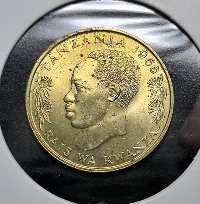 外国优质老铜币纪念币银币专场，周六晚上九点倒数截拍，满百包邮，周日发货,可寄存半年，喜欢朋友微信扫描二维码可直接参拍 - 坦桑尼亚1966年鸵鸟 20 分铜币，正面为开国总统尼雷尔像，背面以鸵鸟彰显本土生态，是坦桑尼亚独立后首套自主流通币，见证东非国家民族独立与货币自主进程。