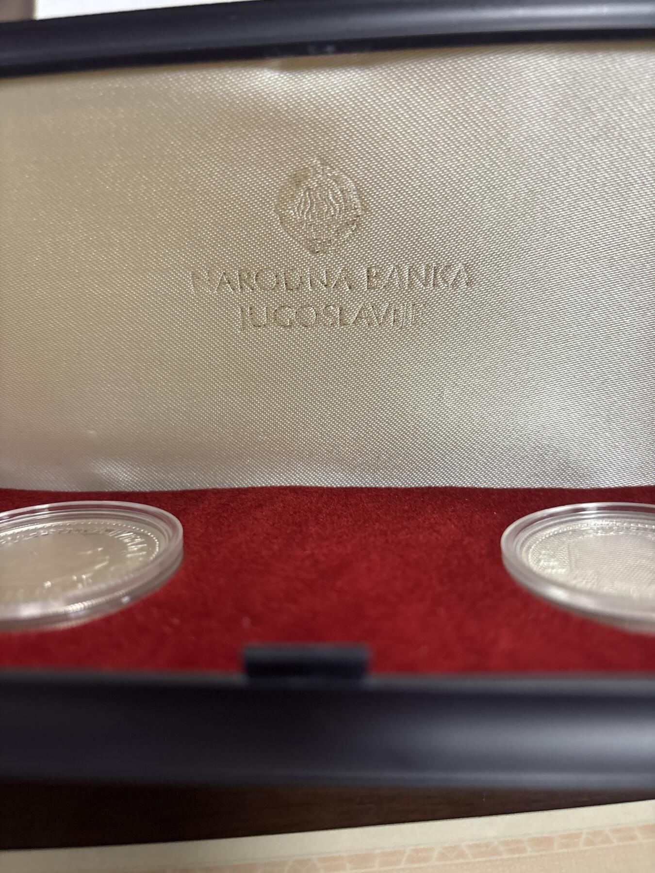 文馨钱币收藏第 299 场，长期接代拍业务 稀少 1987 年南斯拉夫原盒带证书套装 3000-5000 第纳尔精制银币，13 克 17 克 925 高银，2 枚纪念银币