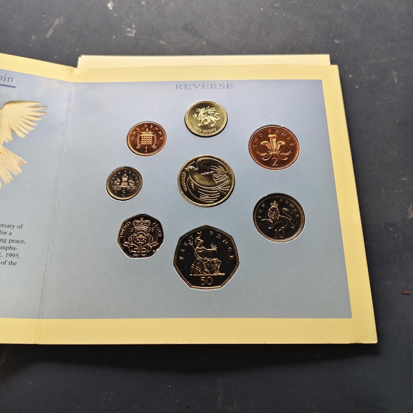 【全场包邮】纯粹捡漏拍521场 英国官方封装套币3套一组-1982年封装（无外壳）+1982年封装+1995年封装含联合国2镑