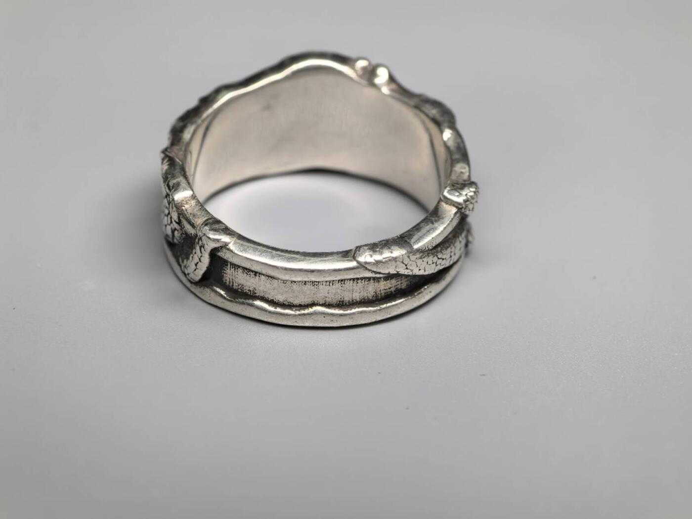 小驴勋章奖章收藏4月11日周六晚六点拍卖（珍爱和平，收藏战争，铭记历史，勿忘国耻，忠党爱国。有偿代拍，送拍规则在简介最后，参拍须阅读规则后再参拍，关系到运费包装发货时效真假辨别等关键信息，拍卖时不再发原图，看大图店主微信码在拍卖店铺介绍里）