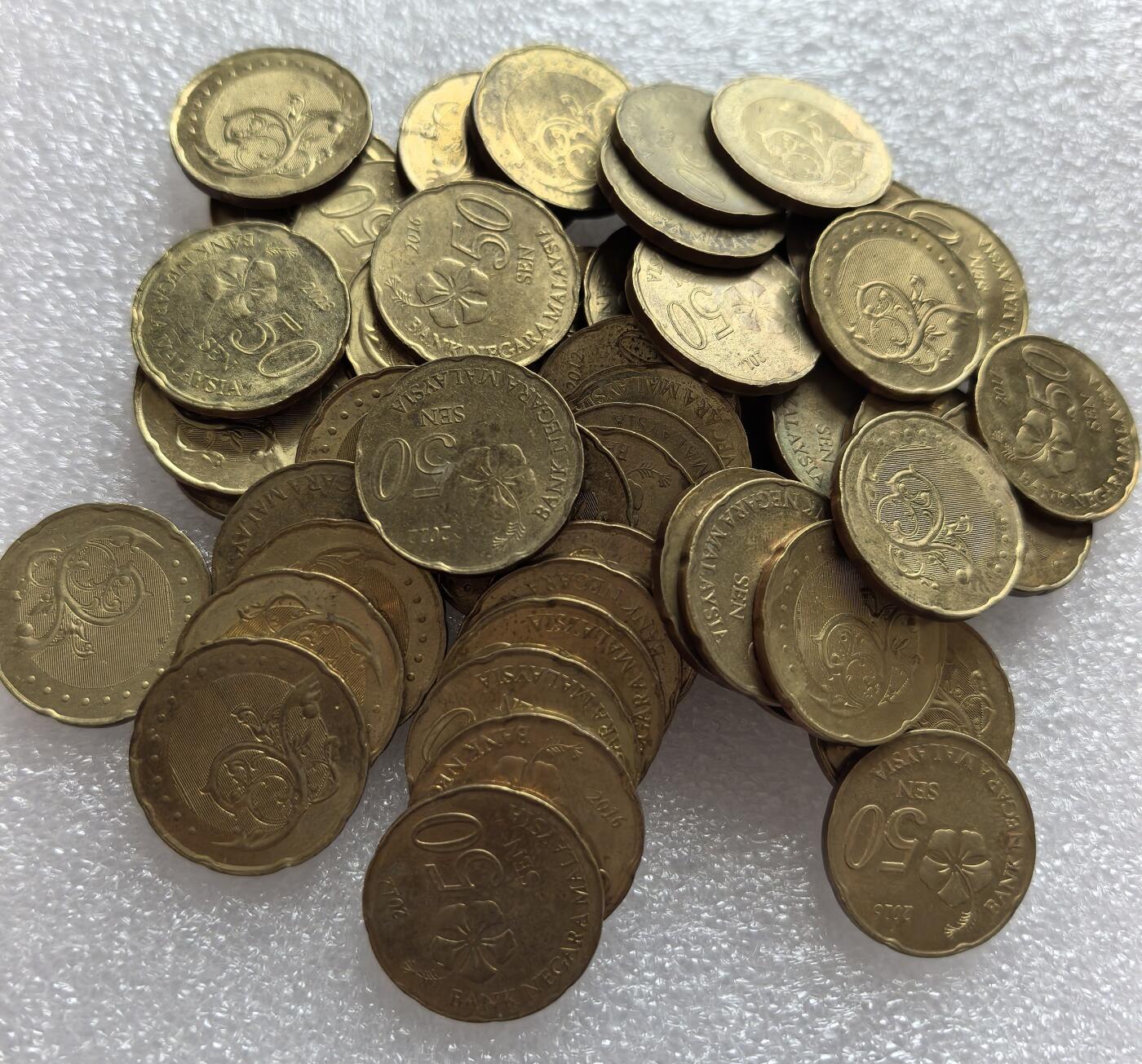 外国优质银币克朗币纪念章，每周六晚九点倒数截拍，满百包邮可寄存，持续收拍