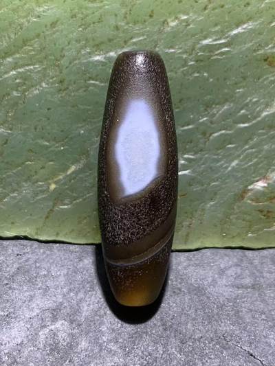 精美风化纹罕见一眼靠山图案药师玛瑙桶珠一个， - 精美风化纹罕见一眼靠山图案药师玛瑙桶珠一个，