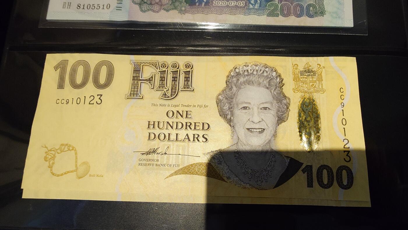 世界钱币～微拍第245期暨2026年第26期  新货卖剩品种部分上架提供选购 2007年斐济100元 女王 全新绝品无47尾号0123