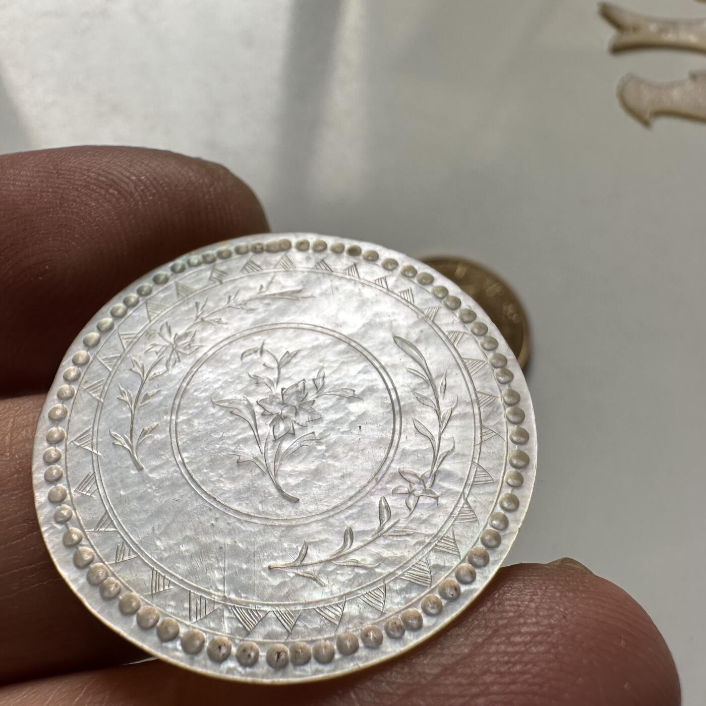 🌹外币初藏🌹🐯2026年第40场   每周二四六晚8️⃣点 世界钱币 清代十三行出口螺钿筹码（贝雕筹码）--5