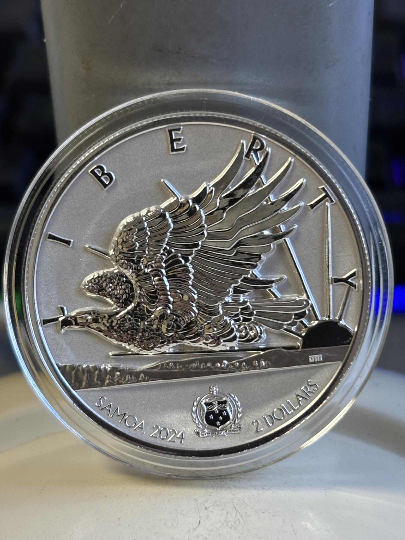 第197期拍卖 萨摩亚2024年自由之光飞鹰1盎司反精制高浮雕纪念银币，999银，发行5000枚银价584