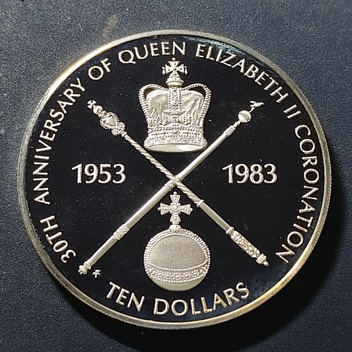 【全场包邮】纯粹捡漏拍519场 【稀少】英属维尔京群岛1983年10元加冕30周年精制克朗型纪念银币【39.5毫米30.28克50%】-量2857