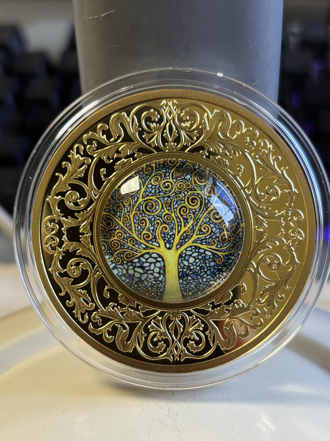 第197期拍卖 喀麦隆2021年幸运树2镶嵌彩色精制双面镀金银币17.5克，999银，发行555枚