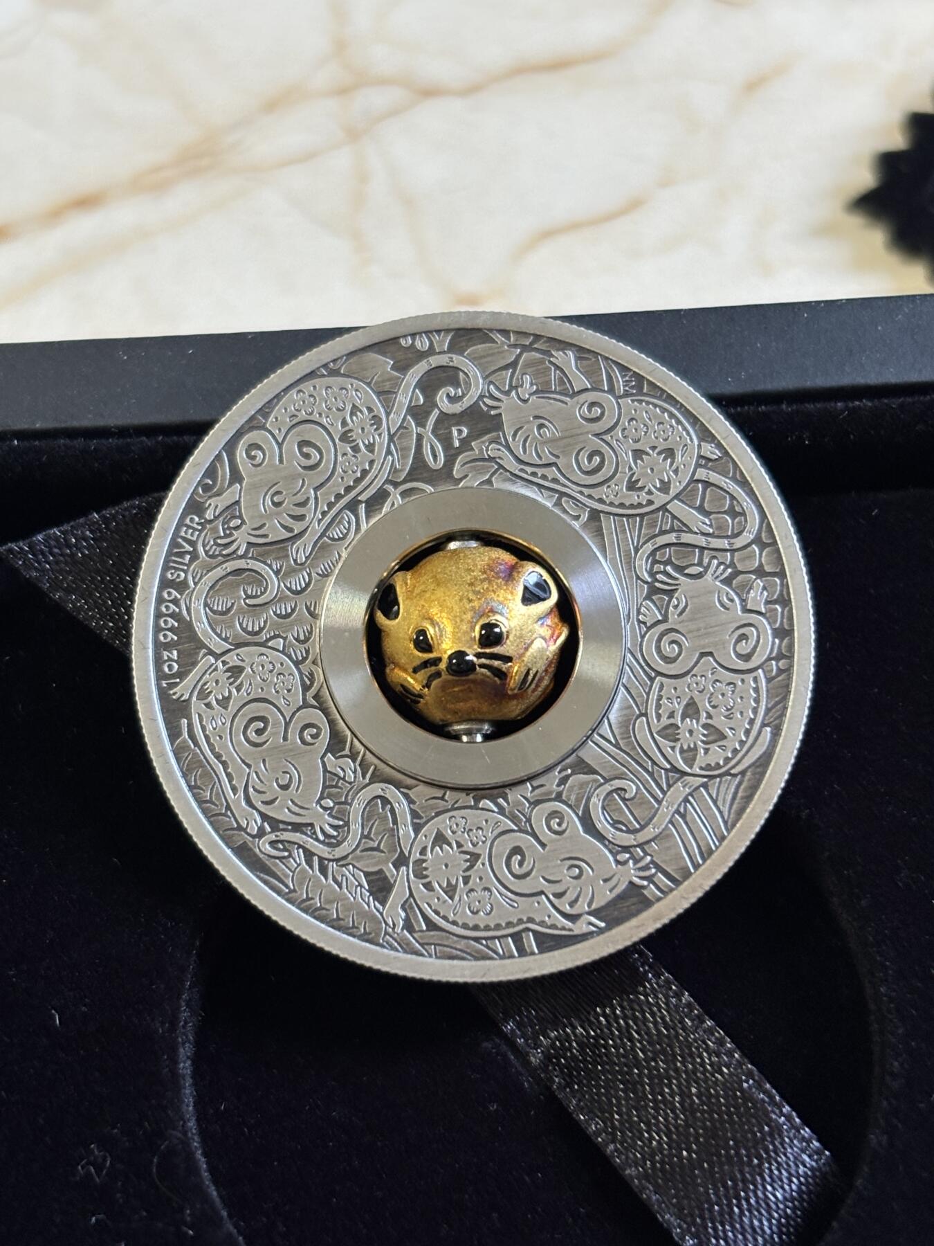 第197期拍卖 图瓦卢2020年旋转中国生肖鼠1盎司仿古纪念银币，999银，发行3000枚