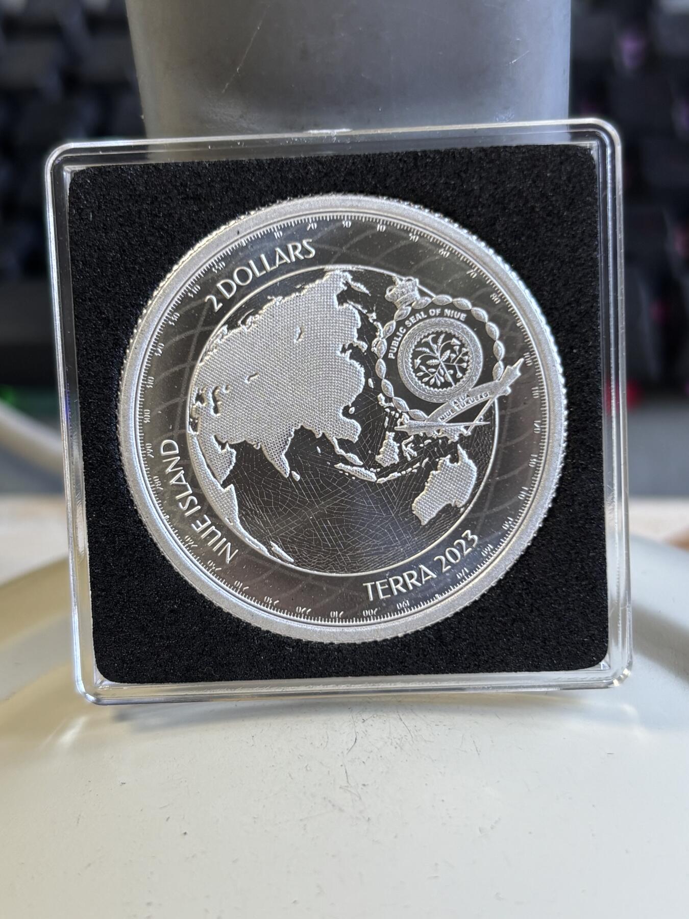 第197期拍卖 纽埃2023年全球变暖燃烧地球系列3彩色1盎司纪念银币，999银，发行100枚，银价584