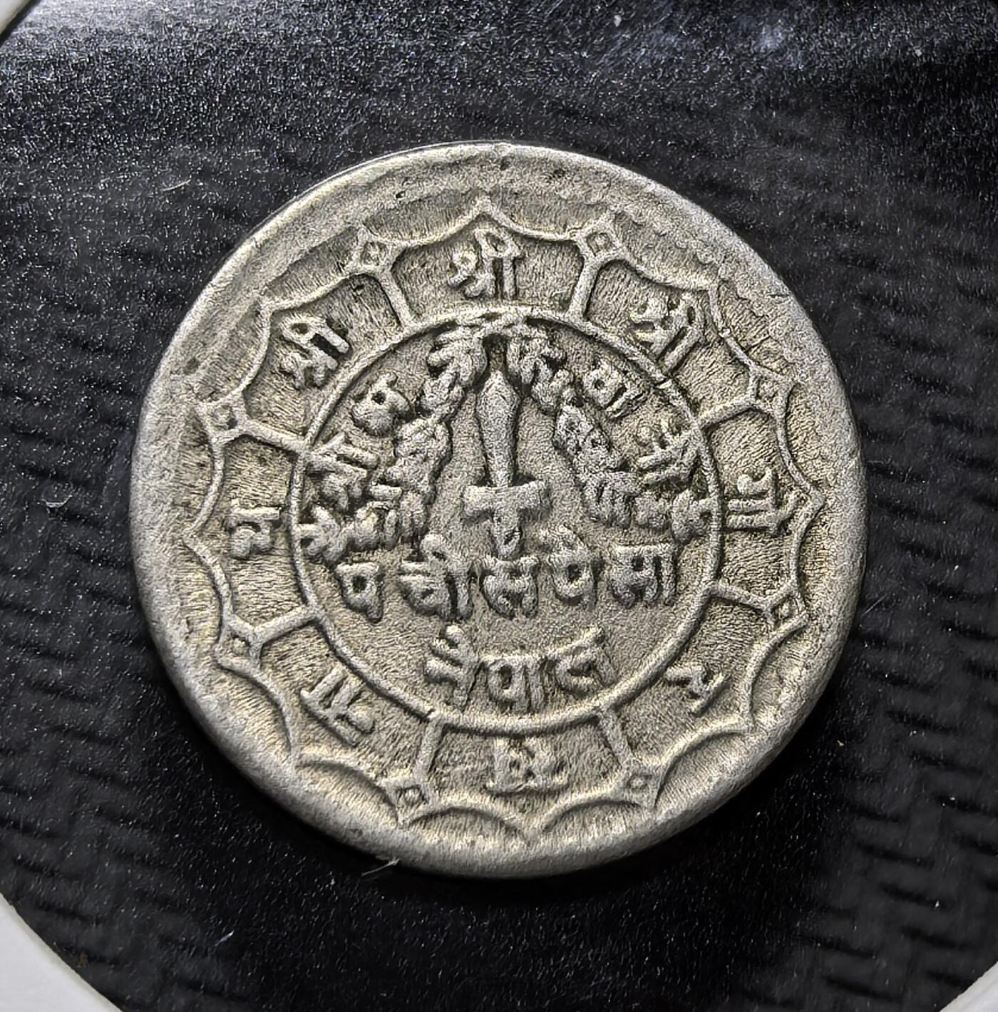 外国优质老铜币纪念币银币专场，周六晚上九点倒数截拍，满百包邮，周日发货,可寄存半年，喜欢朋友微信扫描二维码可直接参拍