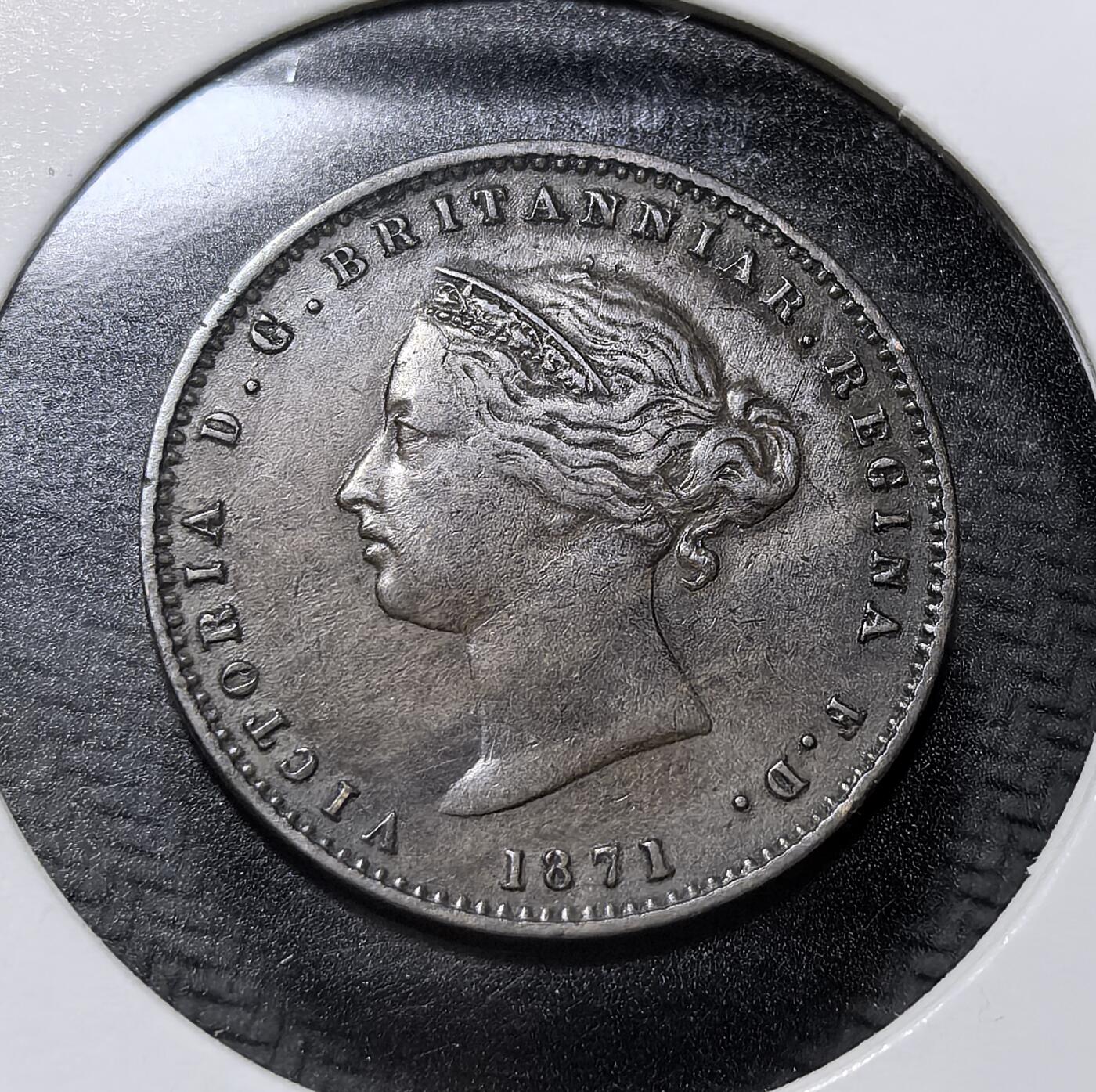 外国优质老铜币纪念币银币专场，周六晚上九点倒数截拍，满百包邮，周日发货,可寄存半年，喜欢朋友微信扫描二维码可直接参拍 英属泽西岛1871年1/26先令，正面为维多利亚女王像，背面是岛徽与三狮图案，是英属海峡群岛自治货币体系的见证，也是英系古币中的珍稀品种。