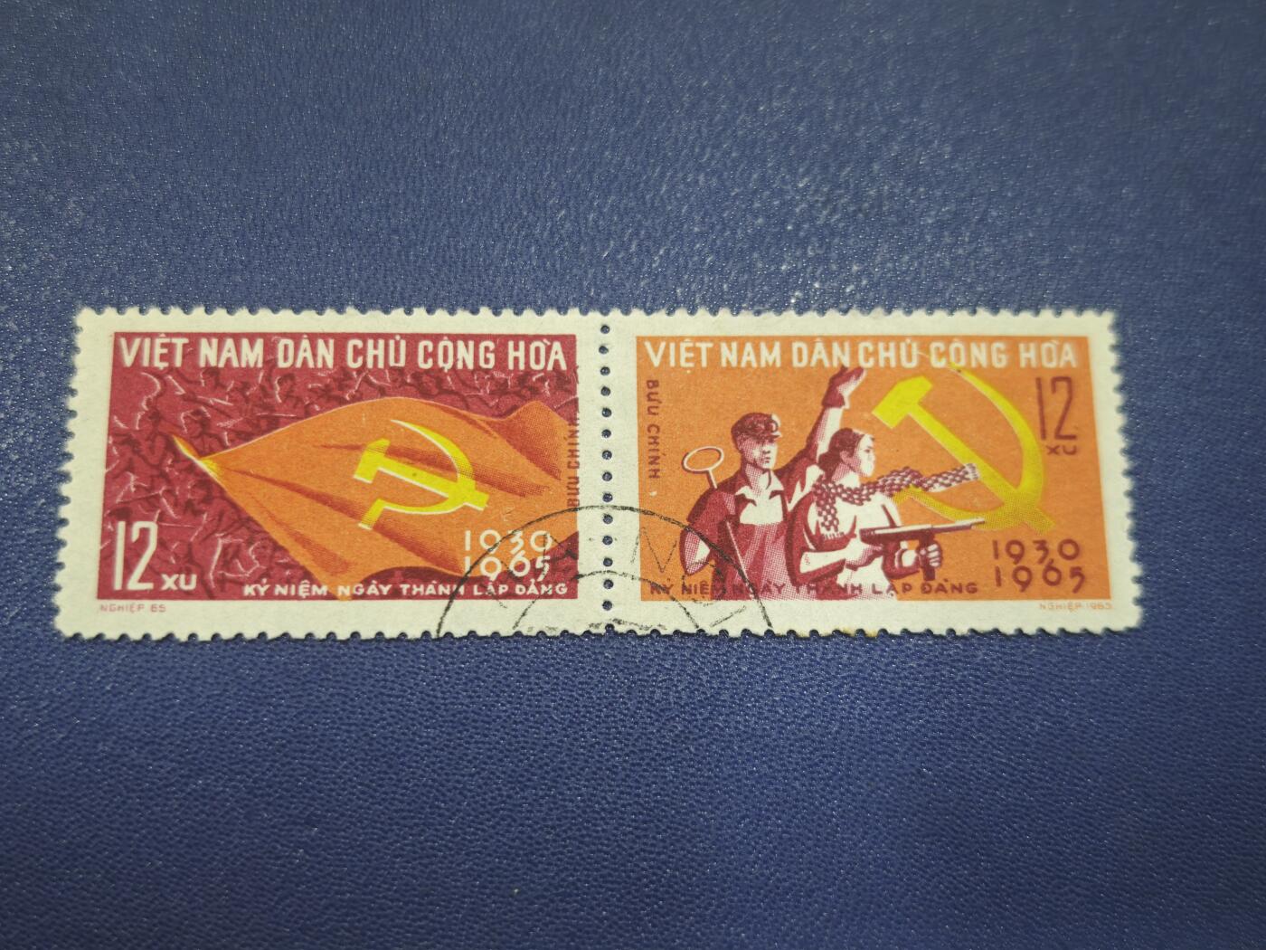 橙子收藏第八期(社会主义国家邮票专场)      越南民主共和国（北越）1965年越南共产党成立35周年纪念双联邮票   邮票是越南抗美战争时期的重要邮政史料，反映了北越政权以“建党纪念”强化革命意识形态、动员民众参与斗争的时代背景。