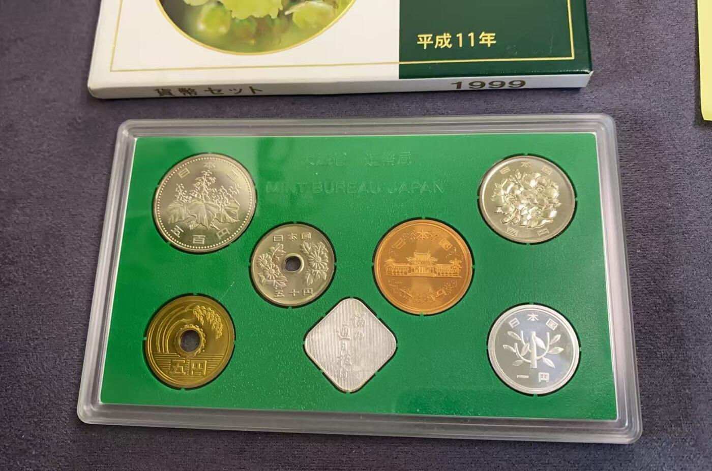 日日生财—方圆世界（全场包邮）第三场 日本1999年（平成11年）发行的樱花主题纪念币套装 含有4.3克银章