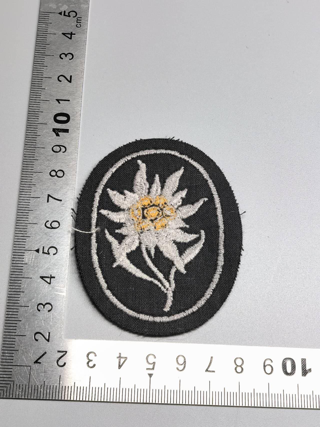 小驴勋章奖章收藏4月11日周六晚六点拍卖（珍爱和平，收藏战争，铭记历史，勿忘国耻，忠党爱国。有偿代拍，送拍规则在简介最后，参拍须阅读规则后再参拍，关系到运费包装发货时效真假辨别等关键信息，拍卖时不再发原图，看大图店主微信码在拍卖店铺介绍里） 现代工艺品 山地臂章 非原品