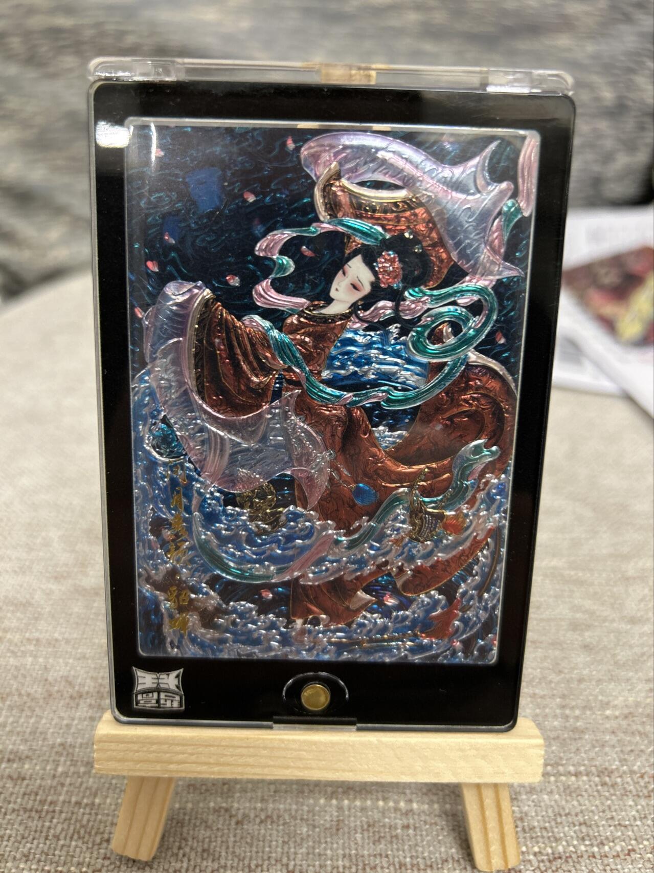 喜灰玩卡拍卖第七期，接拍品0佣金，欢迎送拍，释放现金流，让自己有资金可以购买更多喜欢的卡牌，让别的卡友能淘到更多心仪的卡牌 【限编124/300编】卡德曼 画中仙 心染老师绘貂蝉 光刻 限编 124/300编