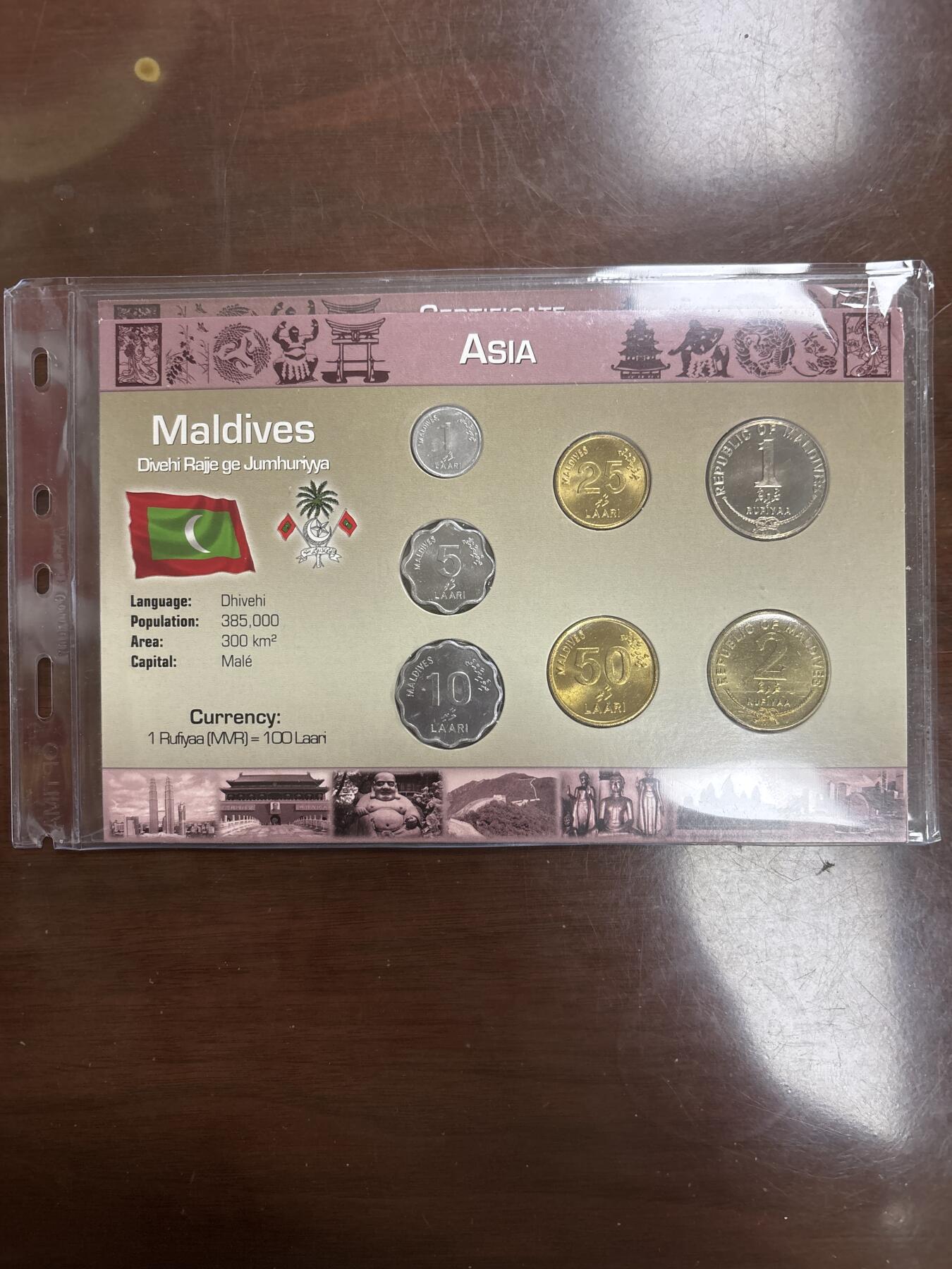 文馨钱币收藏第 299 场，长期接代拍业务 全新马尔代夫 7 枚套册，原册