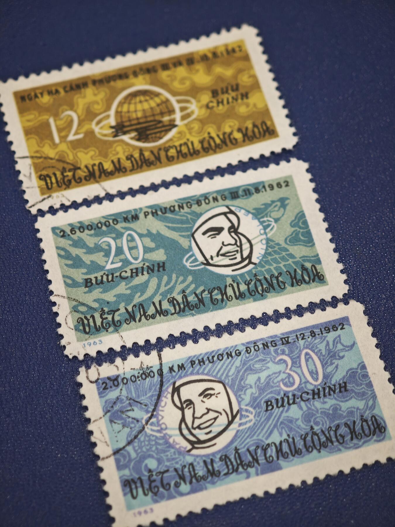 橙子收藏第八期(社会主义国家邮票专场)  越南民主共和国（北越）1963年 纪念苏联“东方3号/4号”宇宙飞船飞行邮票（全套3枚）     这是一套为纪念1962年苏联“东方3号/4号”（Восток 3/4）载人宇宙飞船编队飞行而发行的纪念邮票，是冷战时期社会主义阵营航天主题邮票的代表之一。