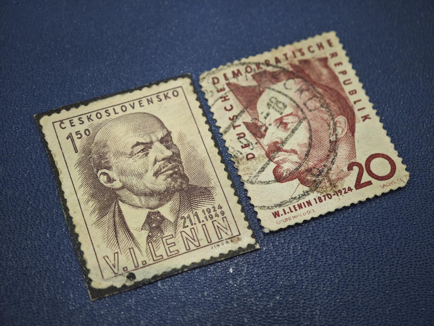 橙子收藏第八期(社会主义国家邮票专场)  1. 捷克斯洛伐克1949年列宁逝世25周年邮票。2. 东德1961年列宁逝世37周年邮票。两枚来自冷战时期社会主义阵营的列宁主题纪念邮票，分别发行于捷克斯洛伐克和东德，是上世纪中叶国际共运背景下的典型邮品。