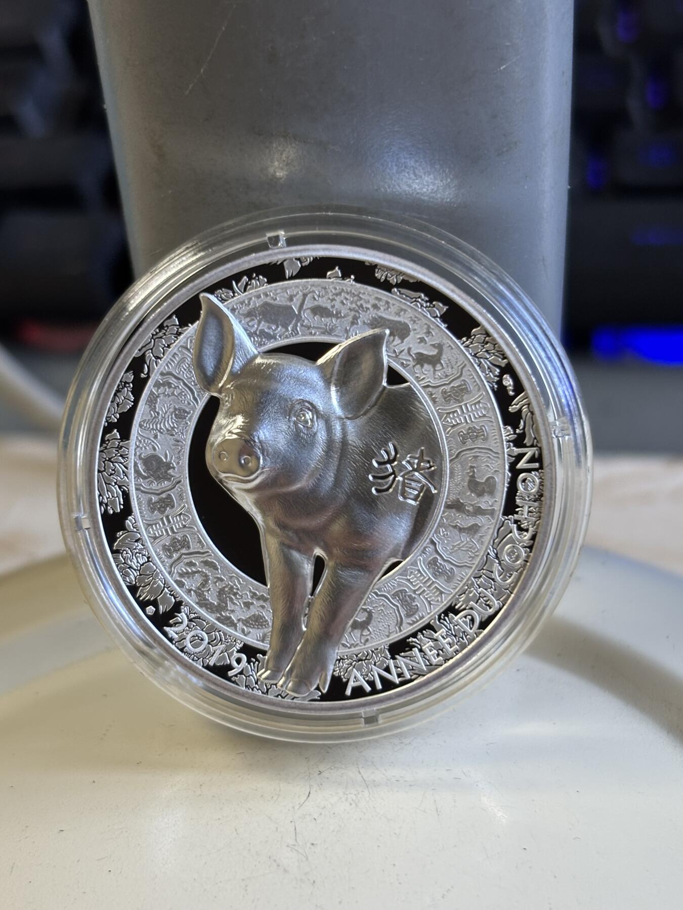 第197期拍卖 法国2019年中国生肖系列猪年20欧加厚纪念银币，999银，1盎司，发行2500枚