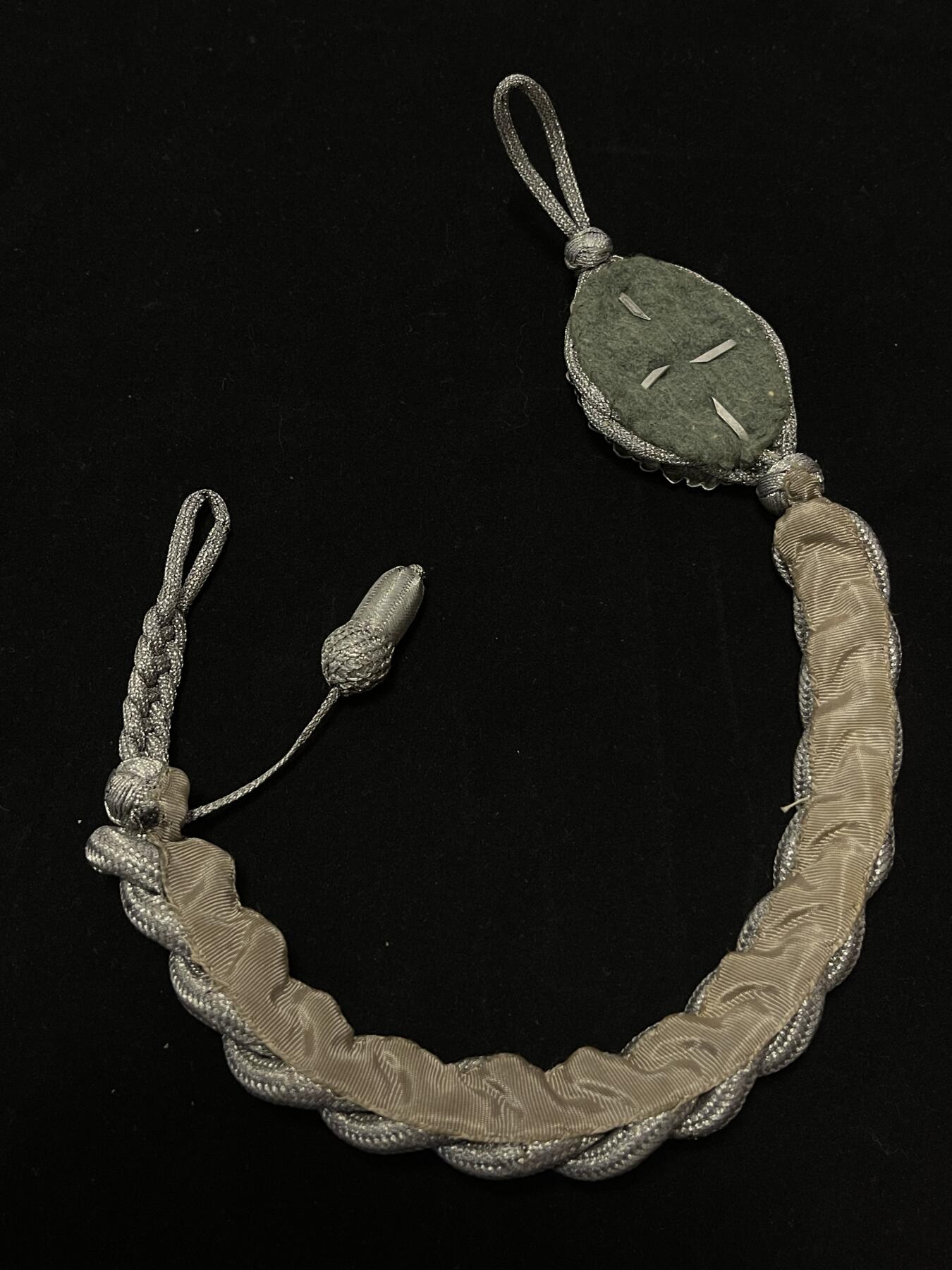 专场 原品德三射手饰绪带一个橡果（非普通战后饰绪改造）极美品市场上极少见的东西