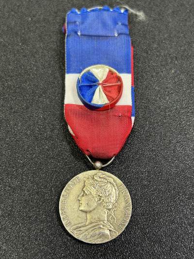 西秦中古拍卖第八十四期  - 法国一级劳工奖章 银制 有1字银标 1968年实发
