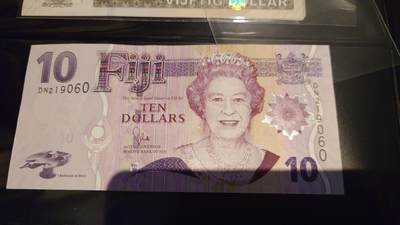 世界钱币～微拍第245期暨2026年第26期  新货卖剩品种部分上架提供选购 - 2007年斐济10元 女王 全新绝品无47尾号060