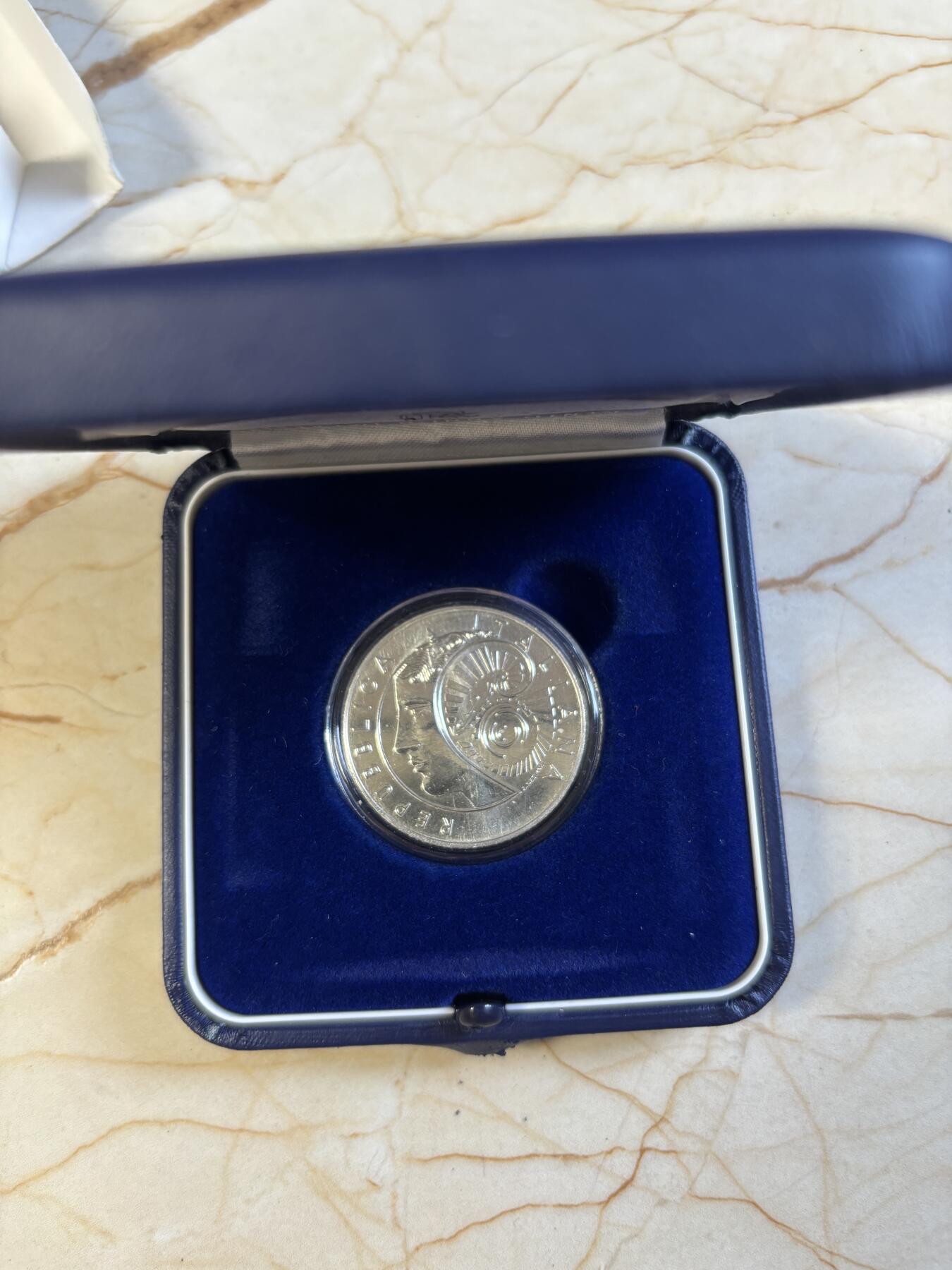 第197期拍卖 意大利2010年工业联合会百年5欧磨砂纪念银币，925银，18克，发行7500枚