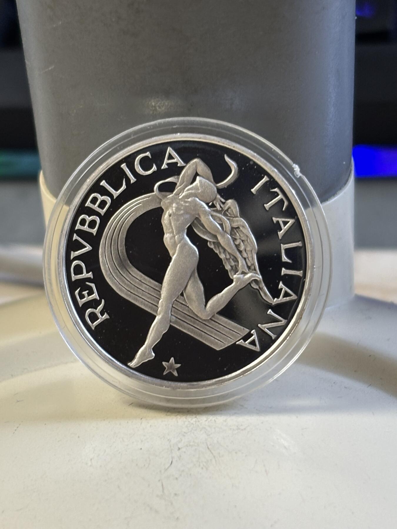 第197期拍卖 意大利1987年世界田径锦标赛罗马站磨砂纪念银币，835银，11克，