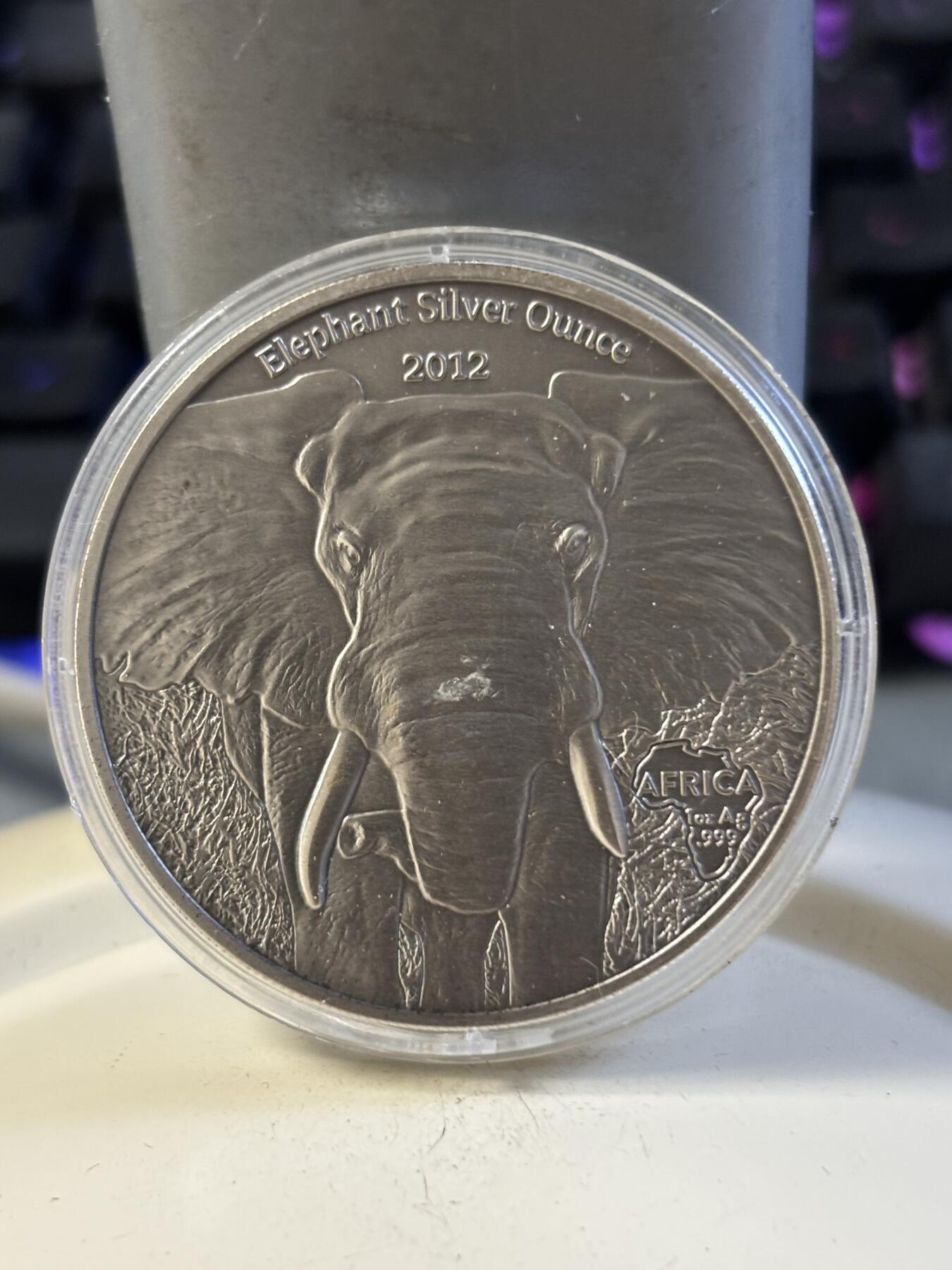 第197期拍卖 加蓬2012年非洲野生动物系列大象1盎司仿古银币，999银，发行2000枚