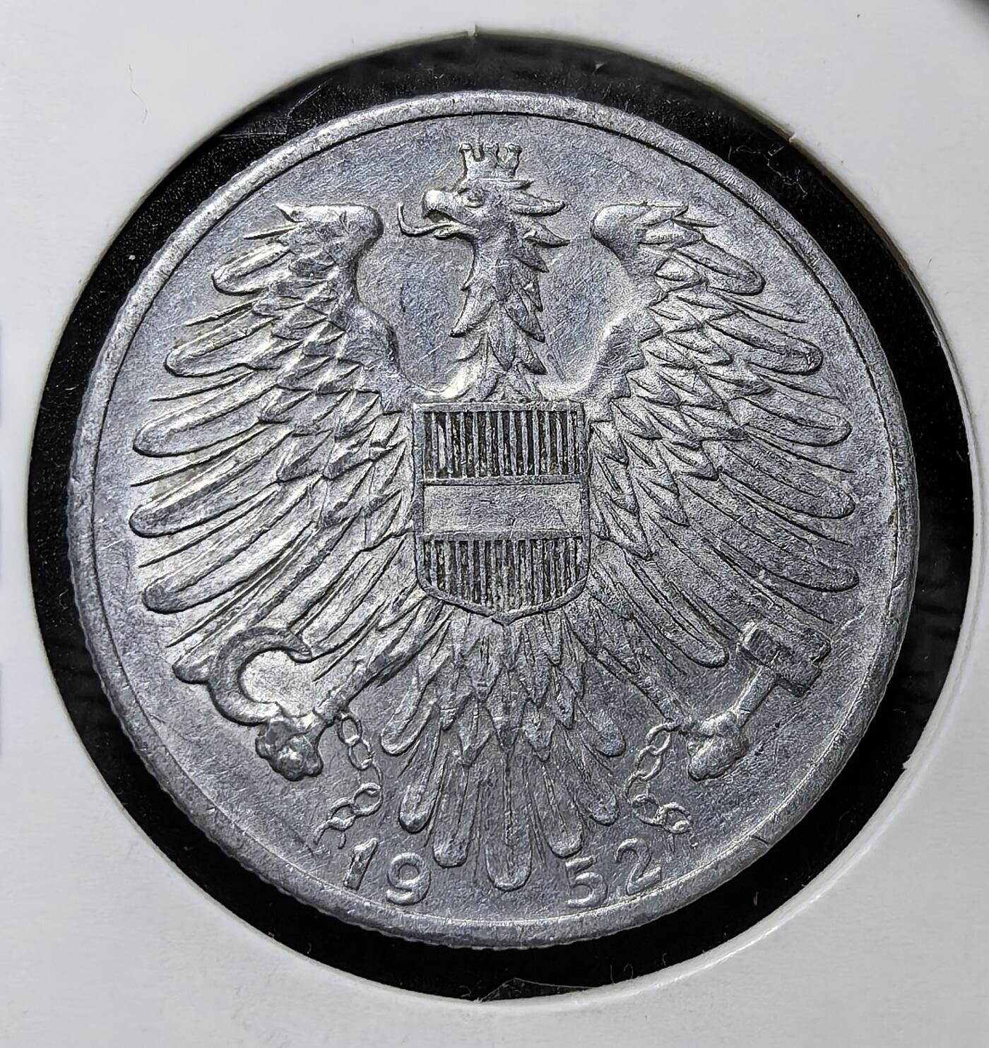 外国优质老铜币纪念币银币专场，周六晚上九点倒数截拍，满百包邮，周日发货,可寄存半年，喜欢朋友微信扫描二维码可直接参拍 奥地利共和国1952年5先令，正面为奥地利联邦鹰徽，背面铸面值与国名，是二战后奥地利第二共和国的流通币，见证奥地利战后重建与货币体系恢复。