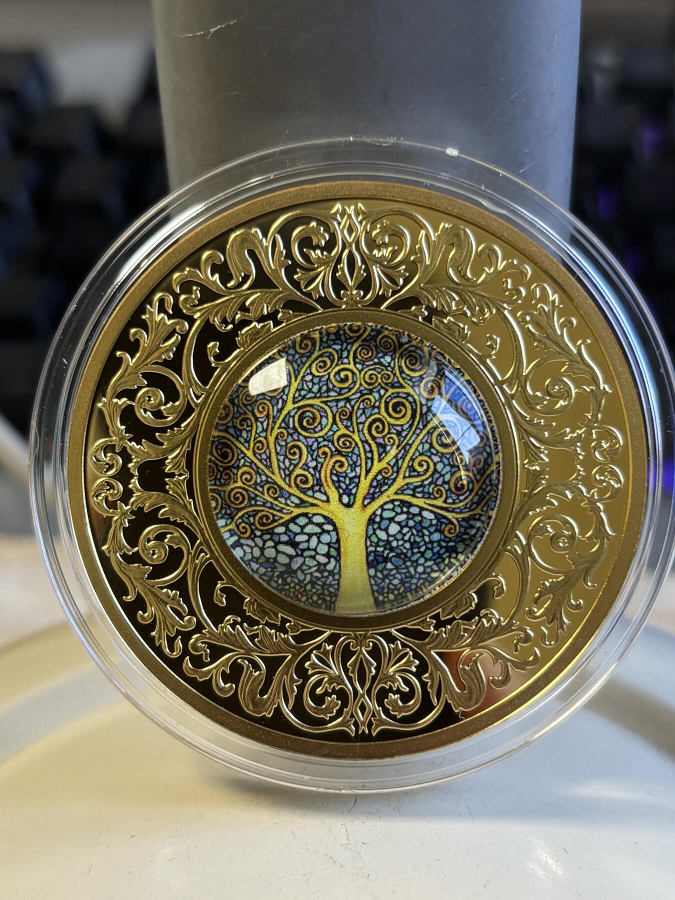 第197期拍卖 喀麦隆2021年幸运树2镶嵌彩色精制双面镀金银币17.5克，999银，发行555枚