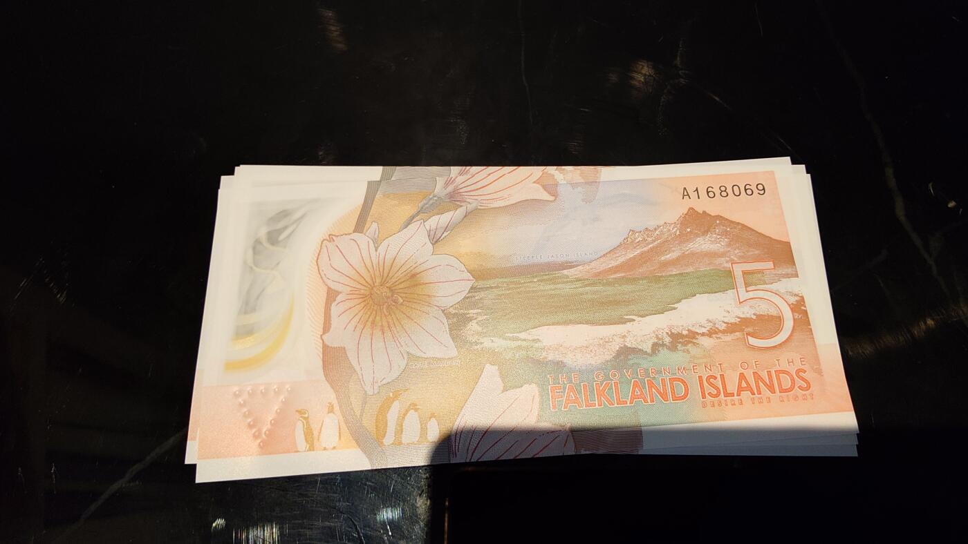 世界钱币～微拍第245期暨2026年第26期  新货卖剩品种部分上架提供选购 2025年福克兰群岛5镑 全新绝品无47倒置号 尾号069