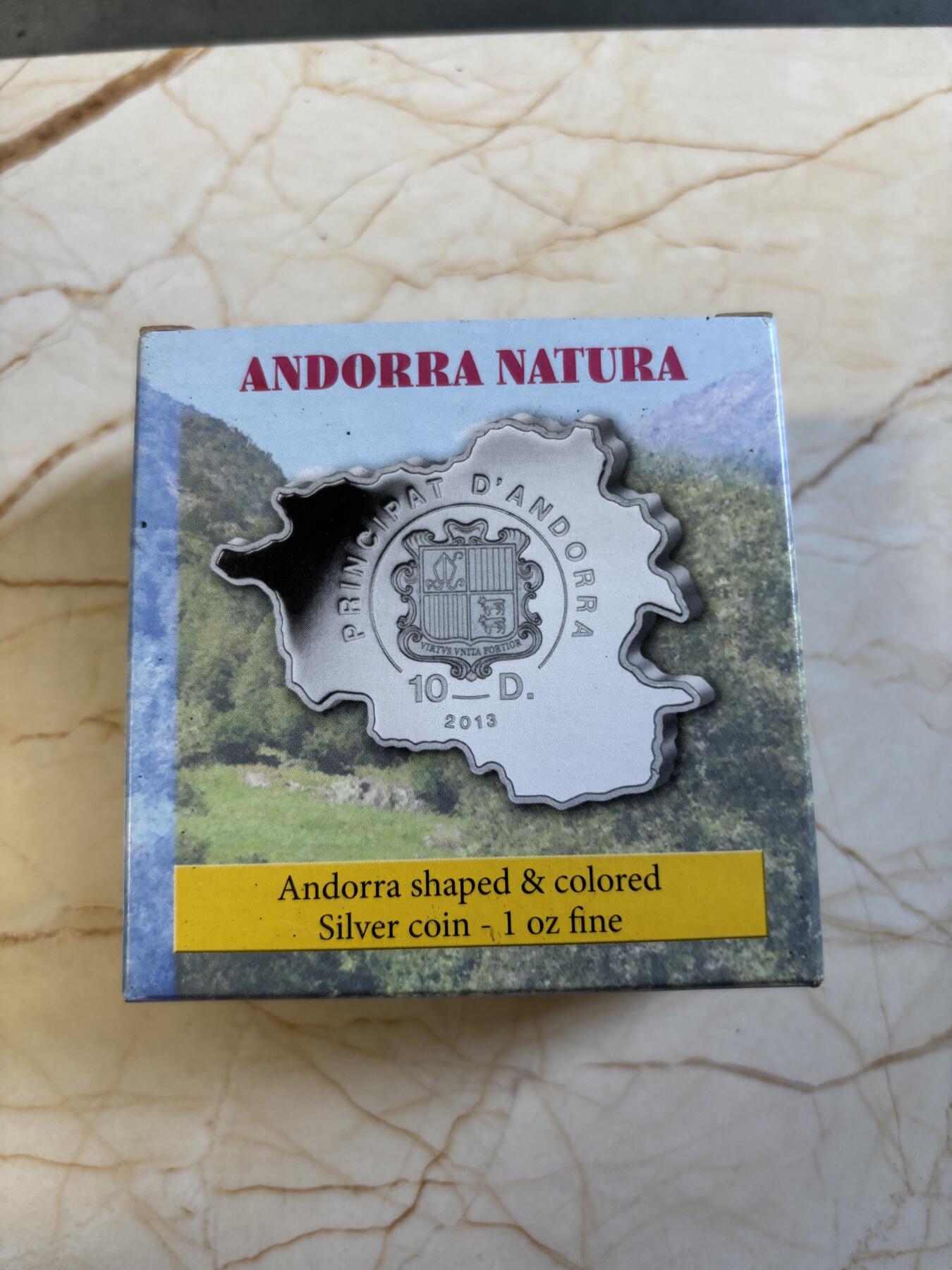 第197期拍卖 安道尔2013年自然宝藏系列鹿地图形彩色银币，1盎司999银，发行3000枚，盒子有脱皮银价584