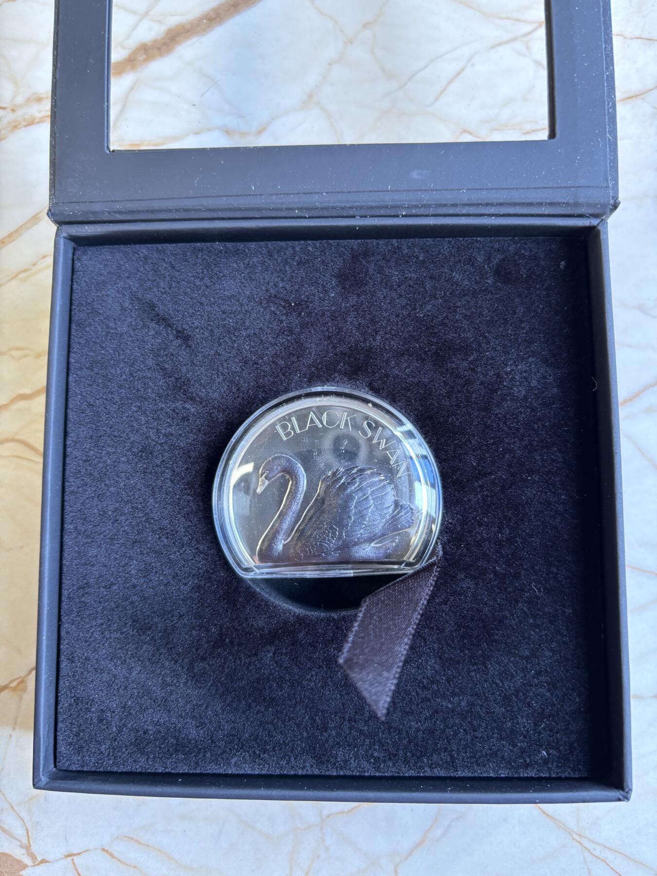 第197期拍卖 库克2023年自然平衡系列黑白天鹅2盎司异形银币，999银，发行2500枚
