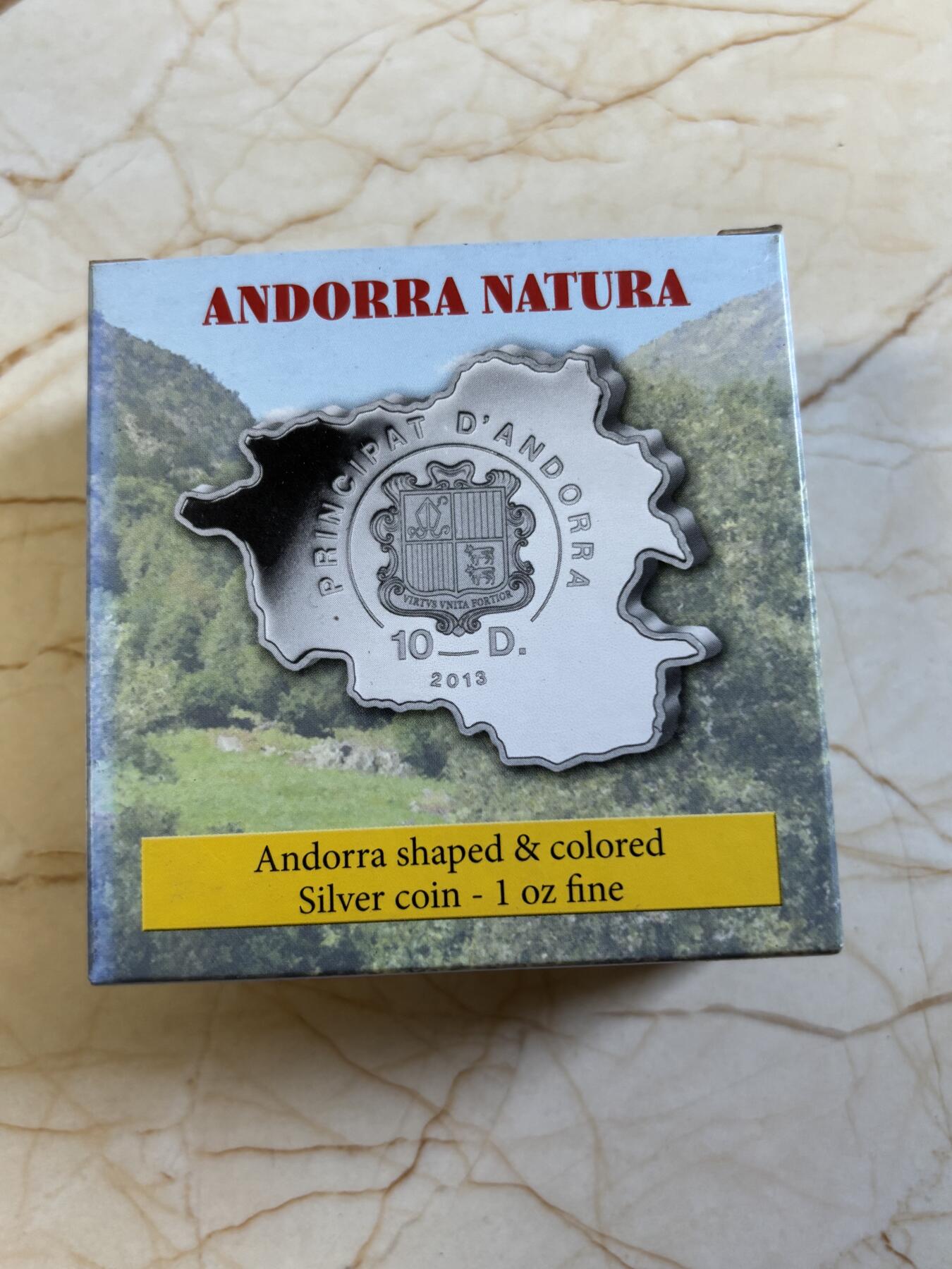 第197期拍卖 安道尔2013年自然宝藏系列狼地图形彩色纪念银币,1盎司999银，发行量3000枚，盒子脱皮银价584