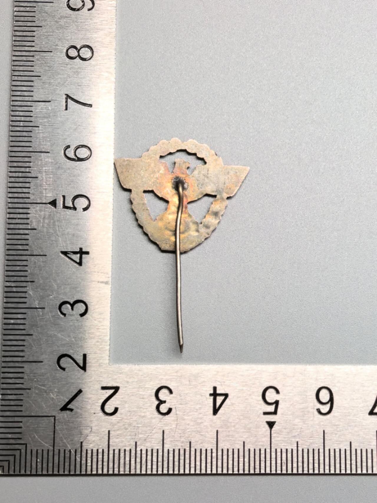 小驴勋章奖章收藏4月11日周六晚六点拍卖（珍爱和平，收藏战争，铭记历史，勿忘国耻，忠党爱国。有偿代拍，送拍规则在简介最后，参拍须阅读规则后再参拍，关系到运费包装发货时效真假辨别等关键信息，拍卖时不再发原图，看大图店主微信码在拍卖店铺介绍里） 现代工艺品 小插针 非原品