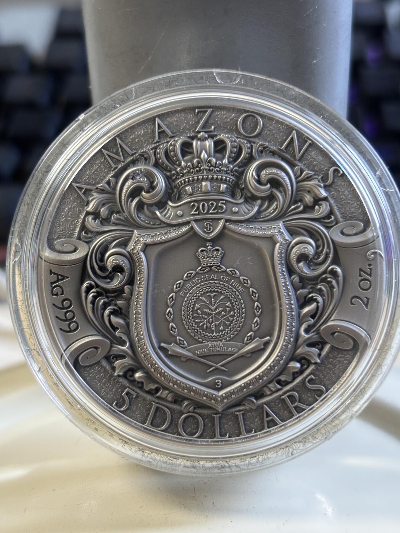 第197期拍卖 纽埃2025年亚马逊女战士2盎司高浮雕纪念银币，999银，2盎司，发行500枚